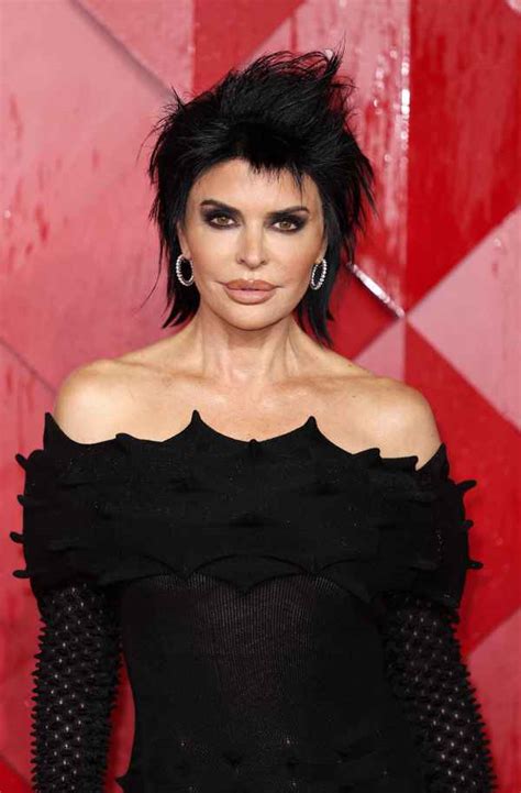 Lisa Rinna Poses Completely Nude for the New Year: ‘Starting